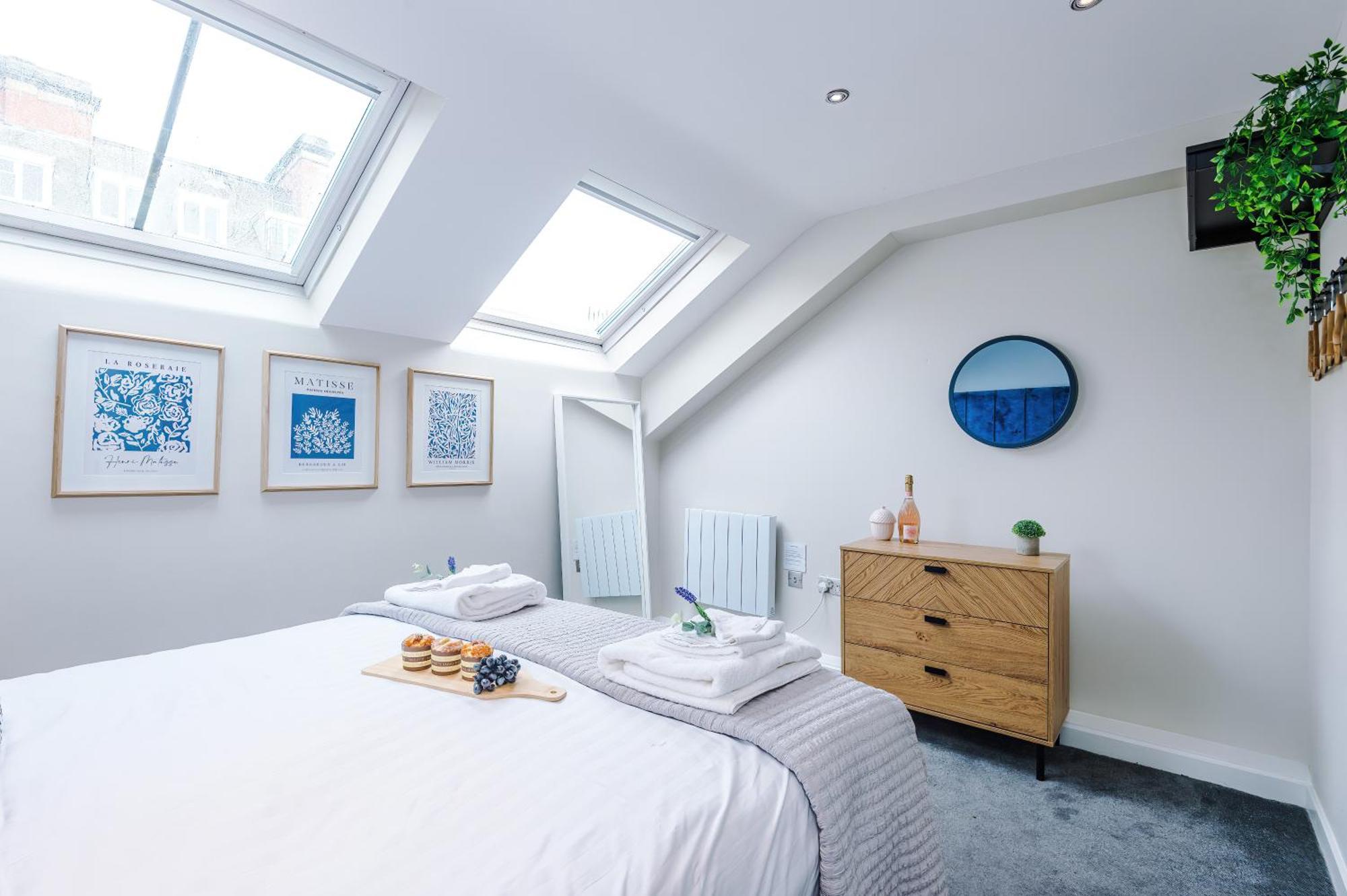 New! Stunning Centre 2-bed In By 53 Degrees Property, Ideal For Small Groups, Sleeps 6! * Liverpool