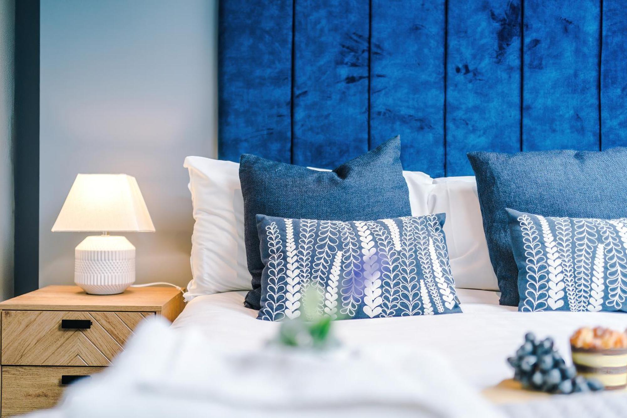 New! Stunning Centre 2-bed In By 53 Degrees Property, Ideal For Small Groups, Sleeps 6! Apartment