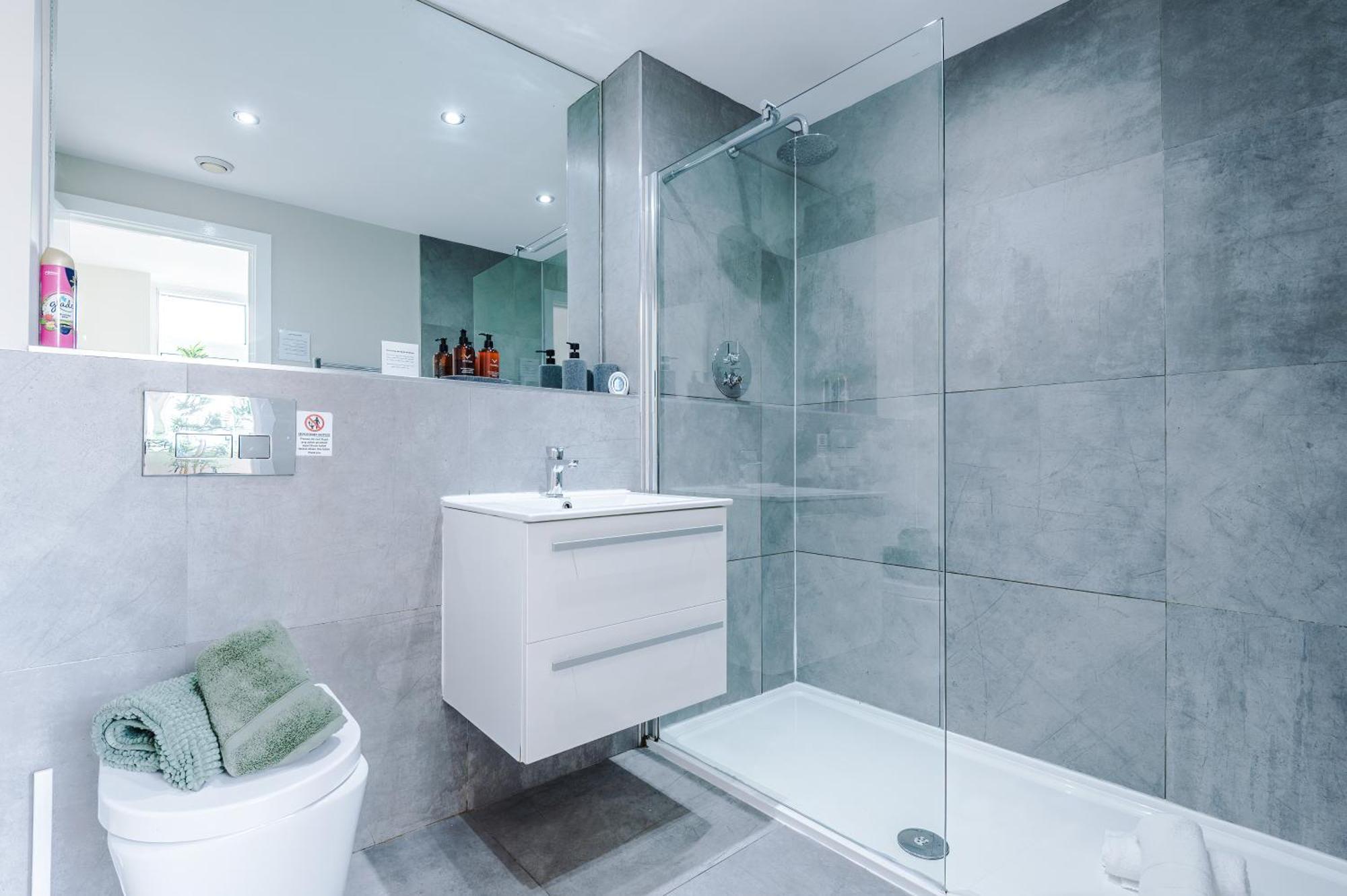 Apartment New! Stunning Centre 2-bed In By 53 Degrees Property, Ideal For Small Groups, Sleeps 6!