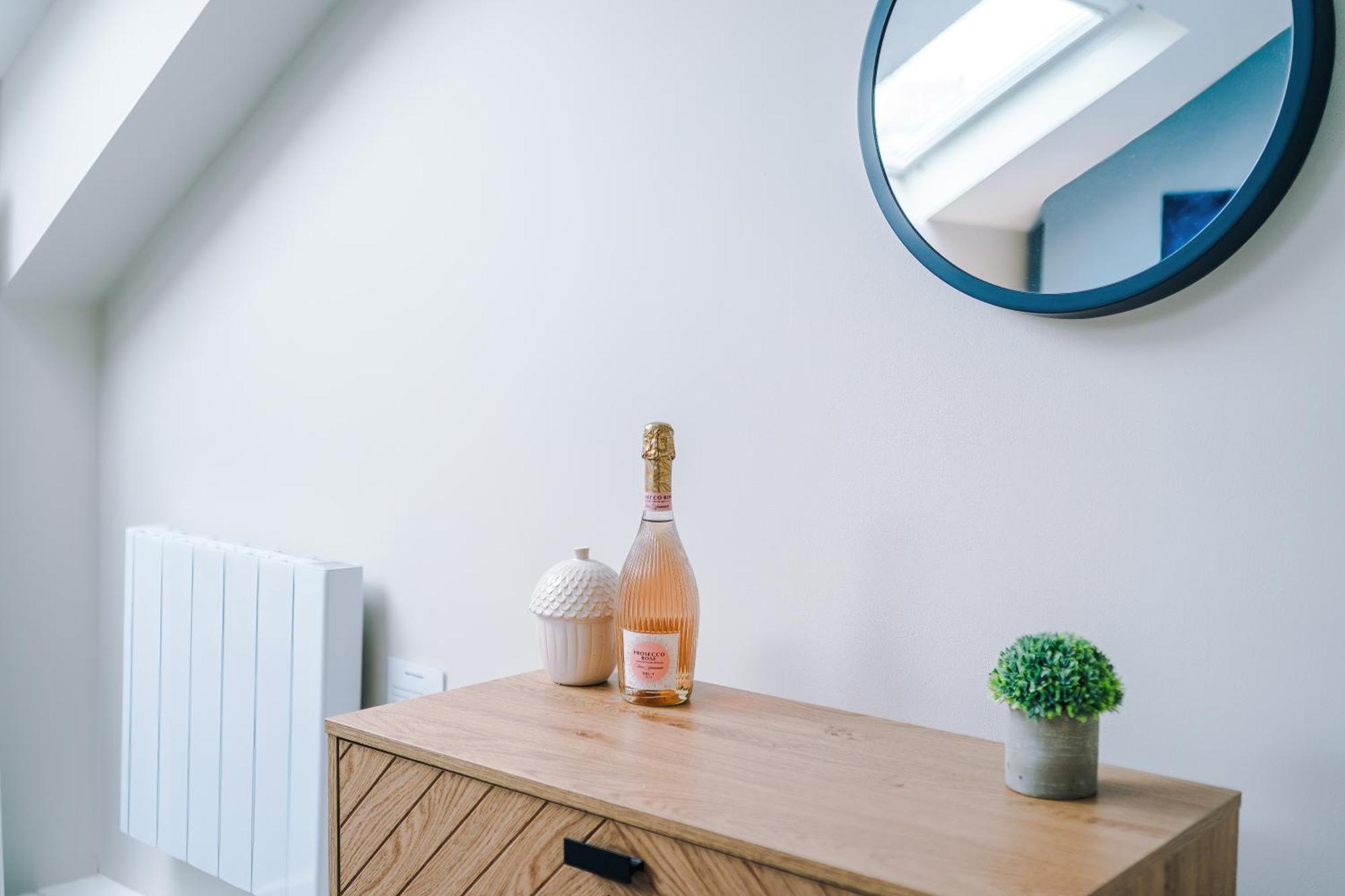 Apartment New! Stunning Centre 2-bed In By 53 Degrees Property, Ideal For Small Groups, Sleeps 6! Liverpool