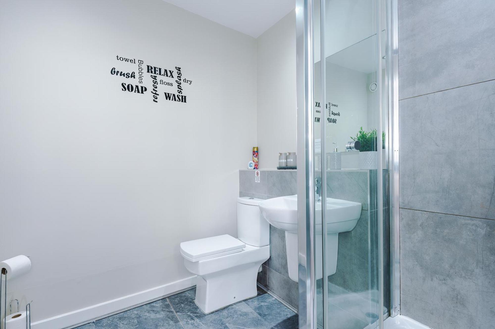 Apartment New! Stunning Centre 2-bed In By 53 Degrees Property, Ideal For Small Groups, Sleeps 6!