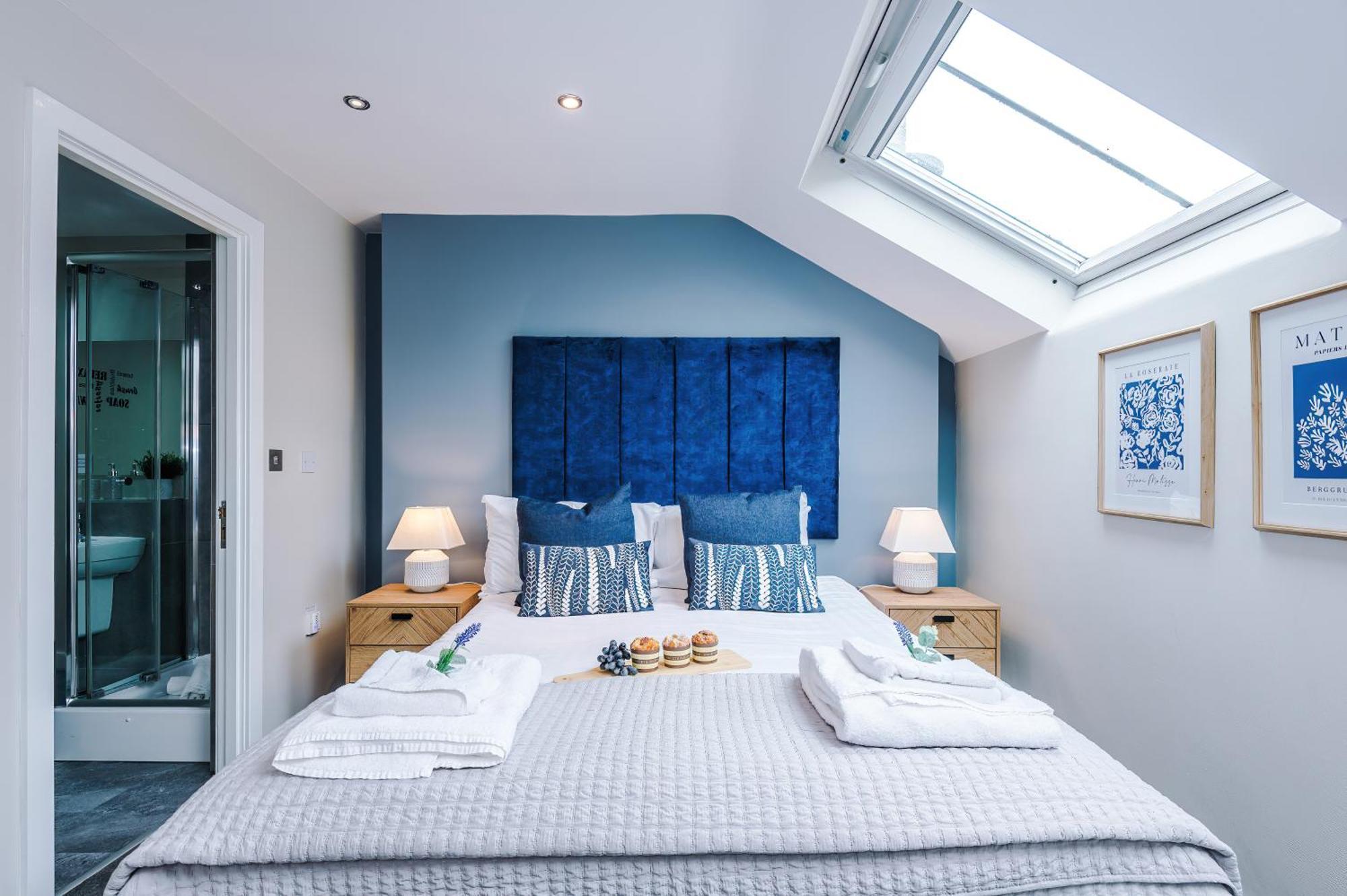 New! Stunning Centre 2-bed In By 53 Degrees Property, Ideal For Small Groups, Sleeps 6! * Liverpool