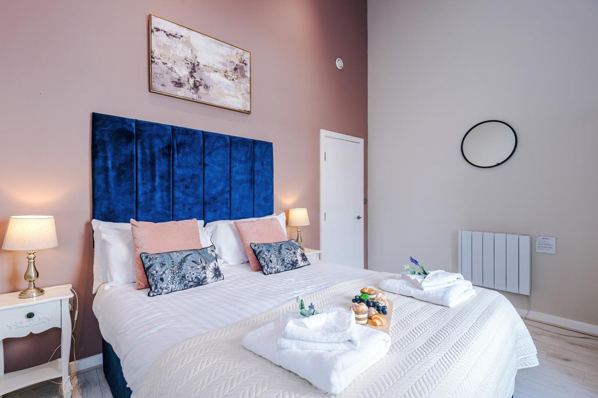 Apartment New! Stunning Centre 2-bed In By 53 Degrees Property, Ideal For Small Groups, Sleeps 6! Liverpool