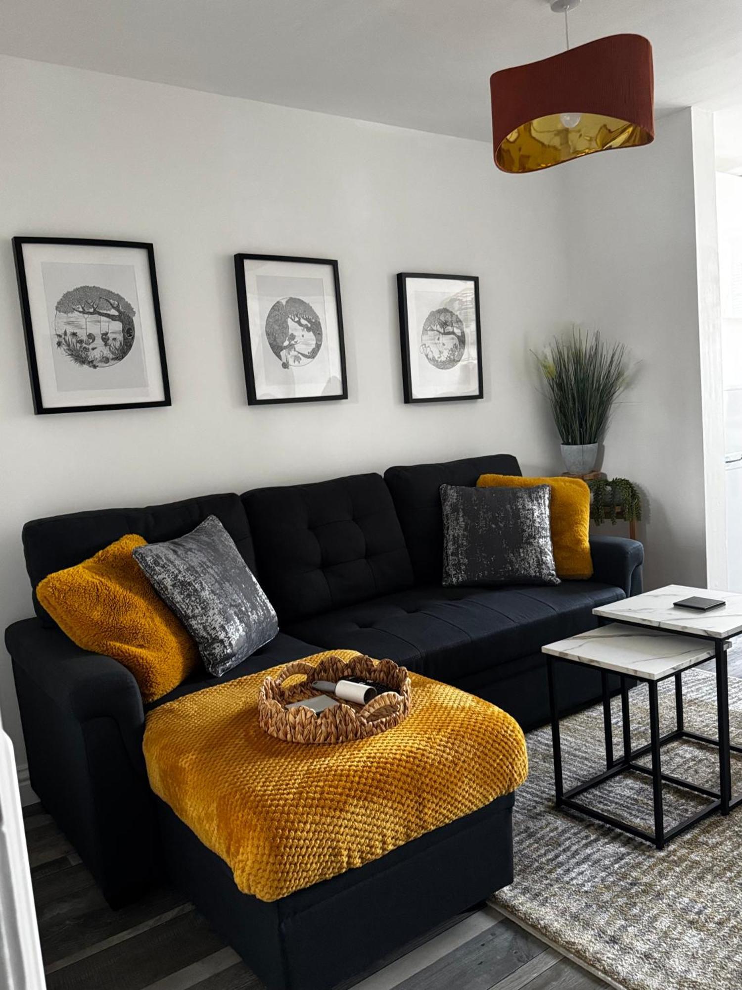 Link Perfect For Concert Goers, Football Fans And Contractors, Closer To Centre, Everton, Grounds Apartment Liverpool