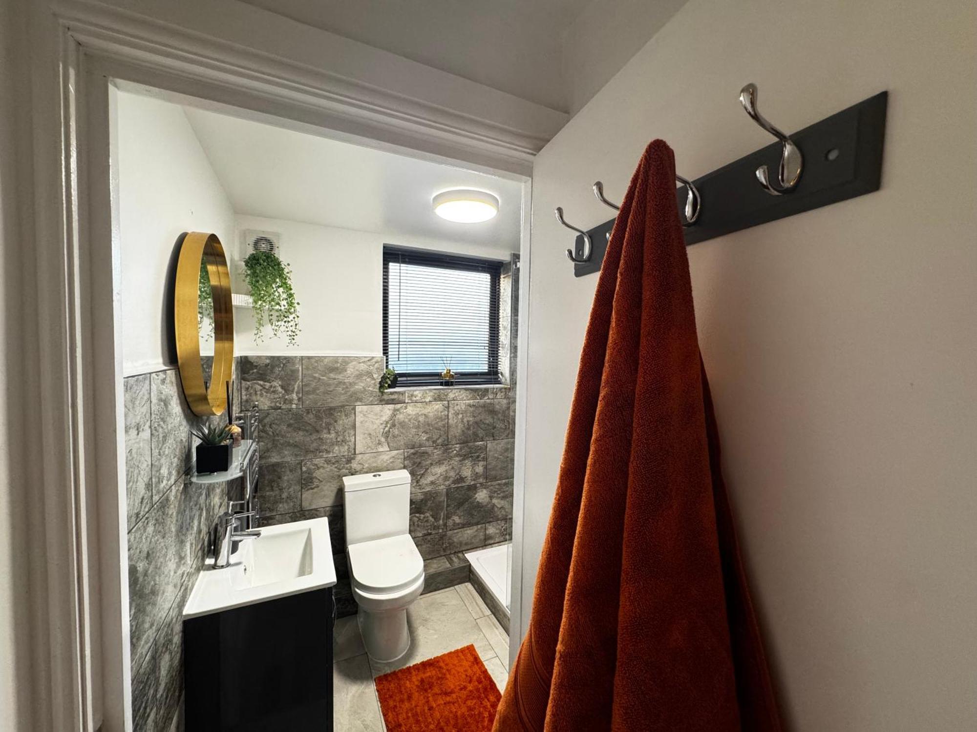 Apartment Link Perfect For Concert Goers, Football Fans And Contractors, Closer To Centre, Everton, Grounds