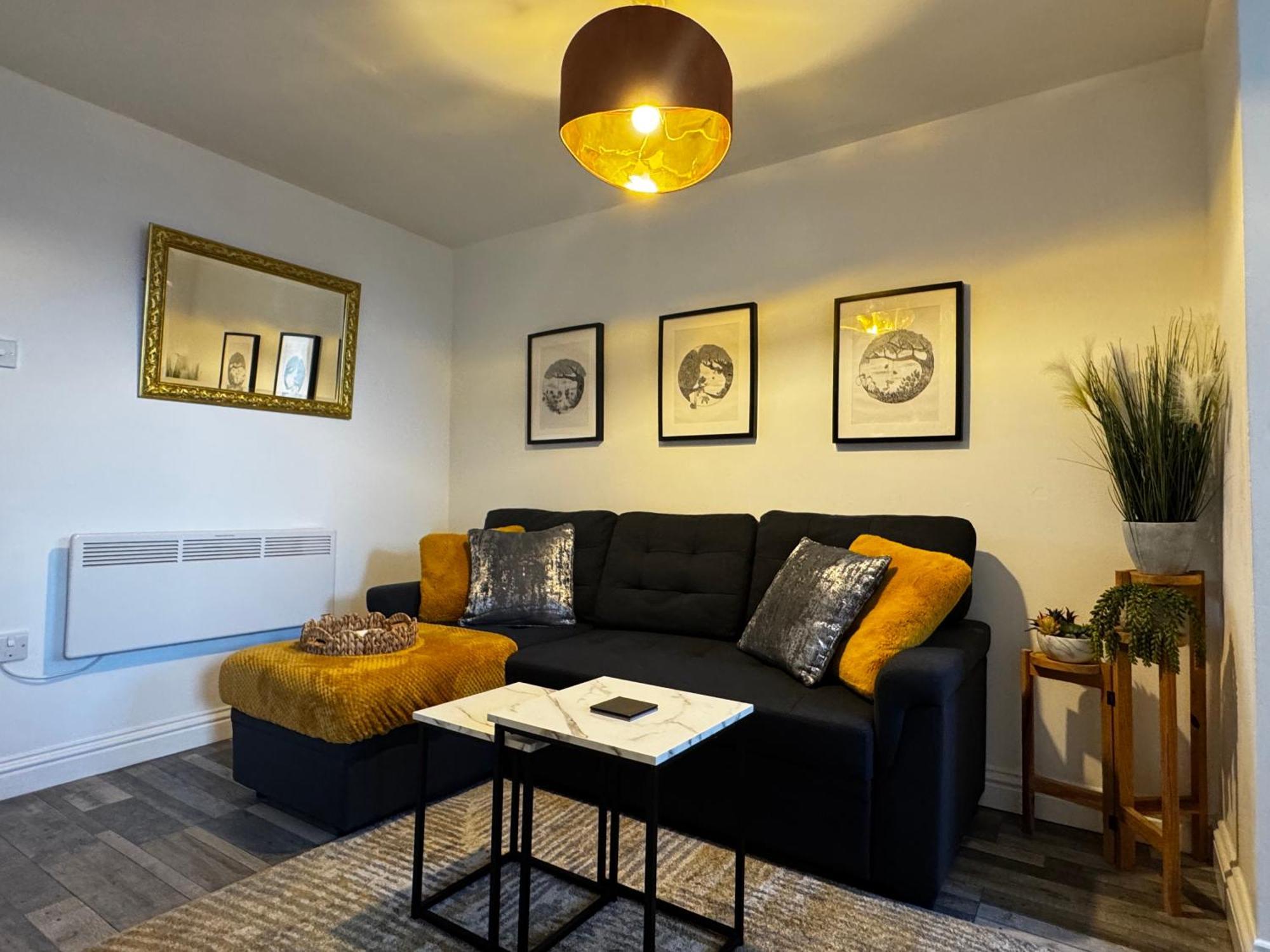 Link Perfect For Concert Goers, Football Fans And Contractors, Closer To Centre, Everton, Grounds Apartment
