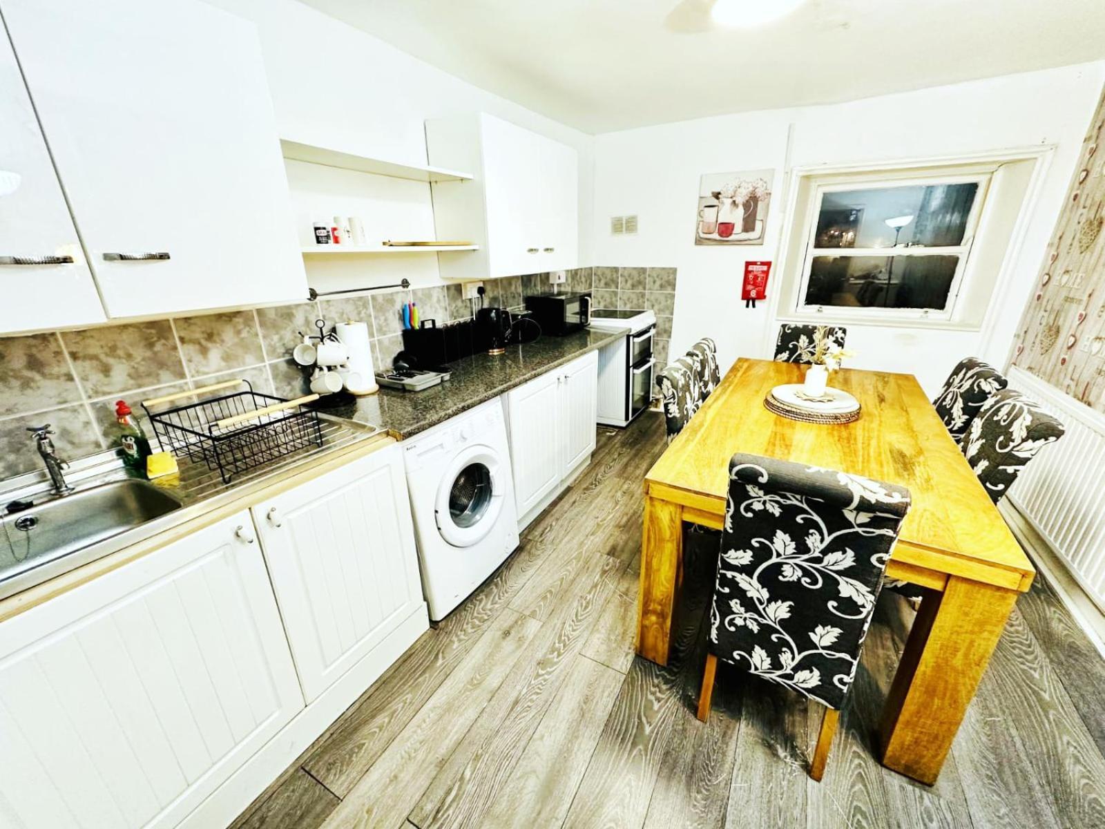 Centre With Tennis Table Apartment Liverpool