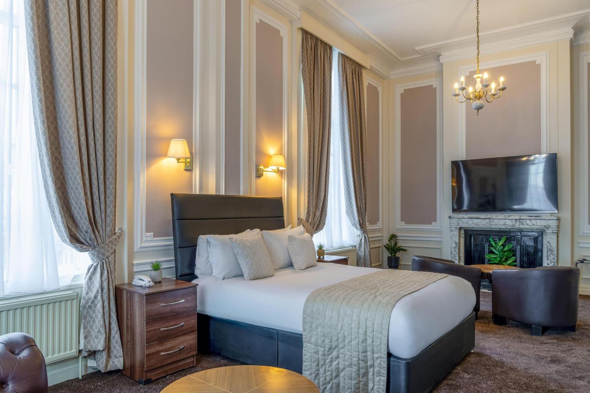 Adelphi Hotel 3*