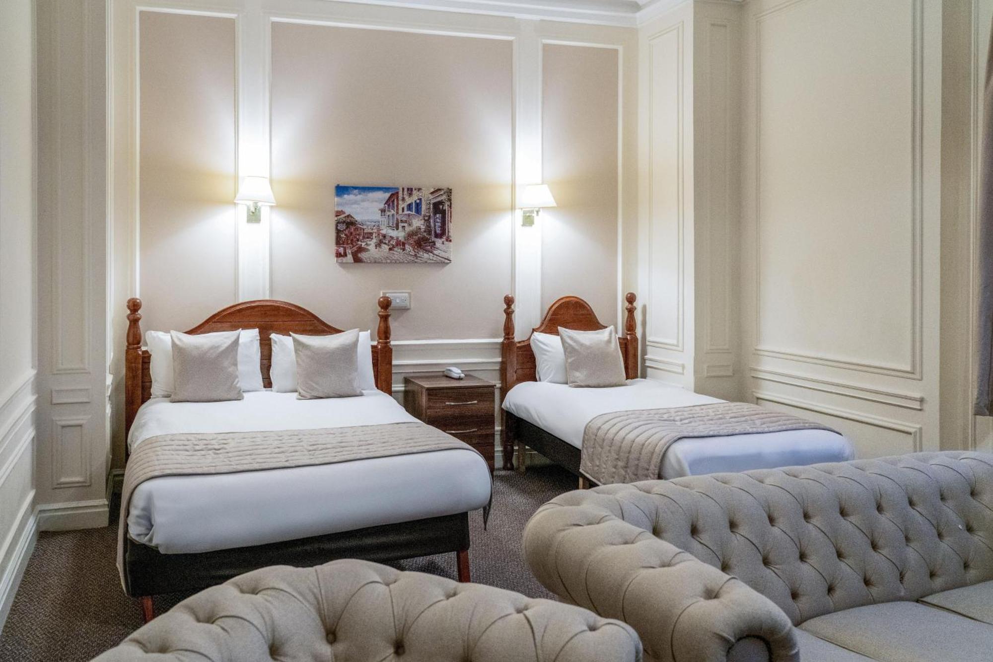Adelphi Hotel