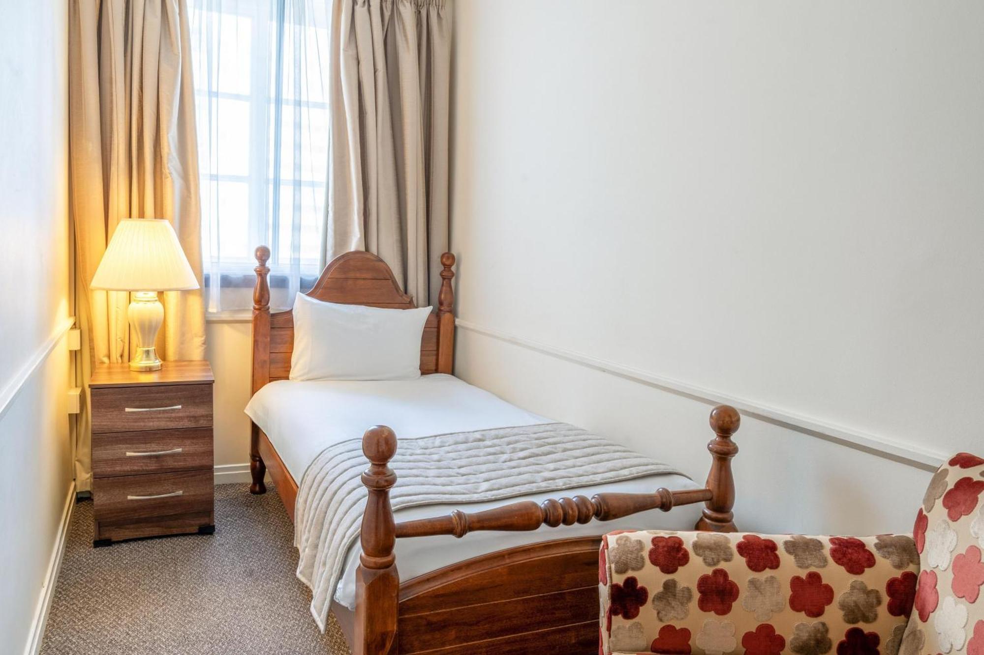 Adelphi Hotel
