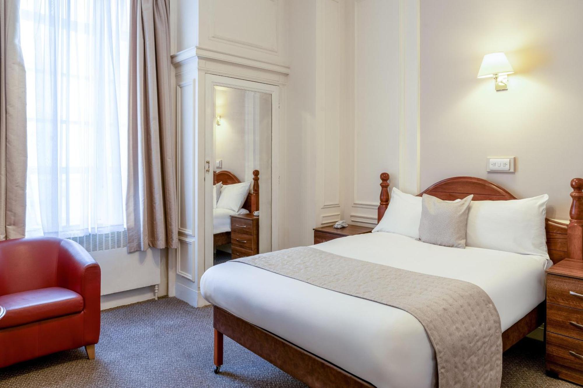 Adelphi Hotel