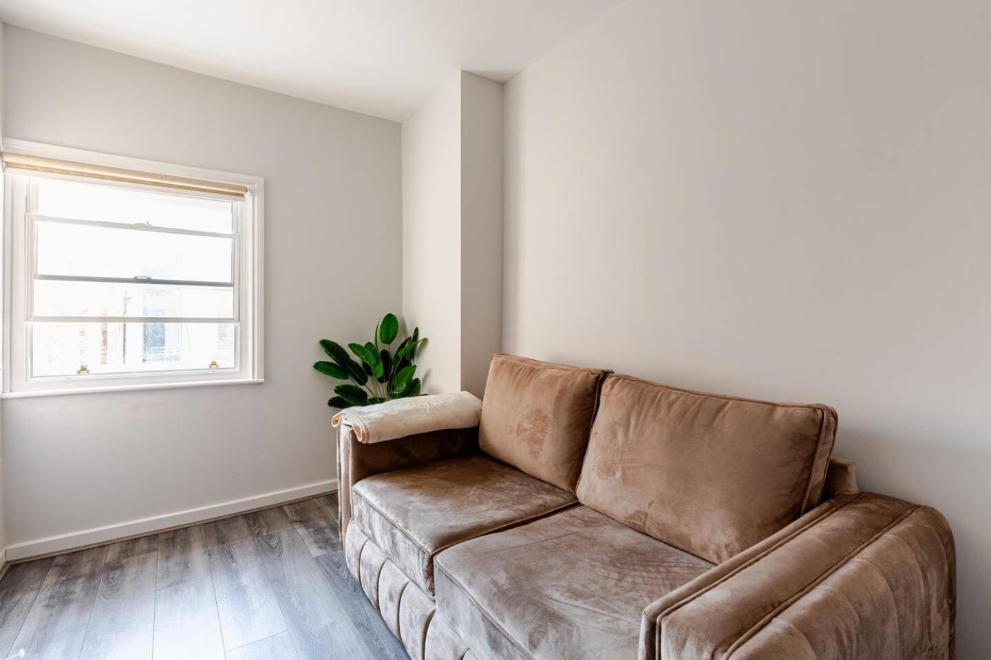 Escape - Modern 1-bed With Sofa Bed, Sleeps 4 - Perfect For Families & Friends Apartment *