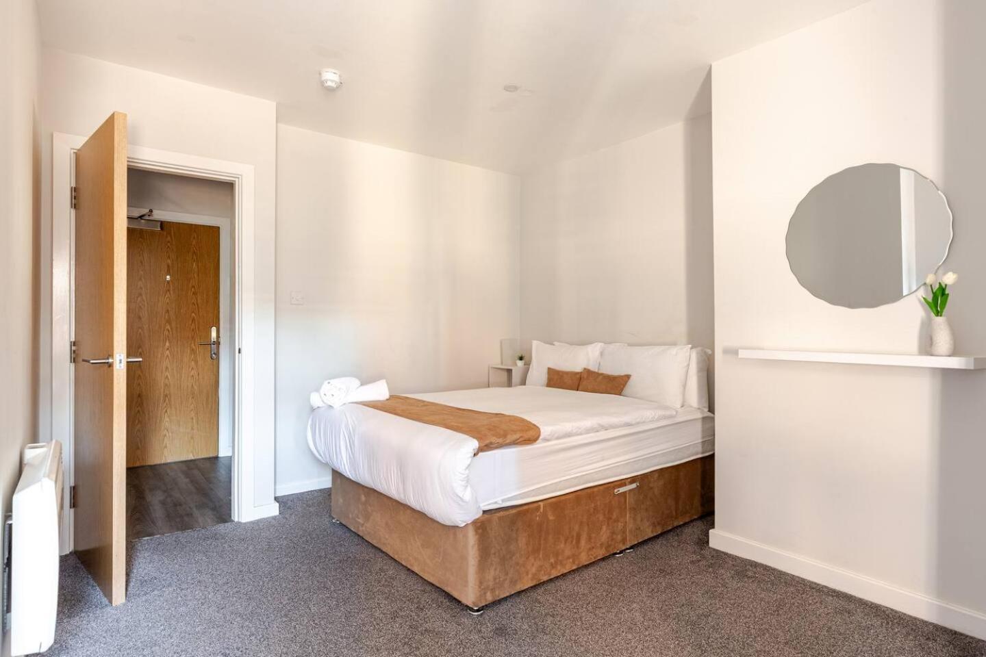 Escape - Modern 1-bed With Sofa Bed, Sleeps 4 - Perfect For Families & Friends Apartment