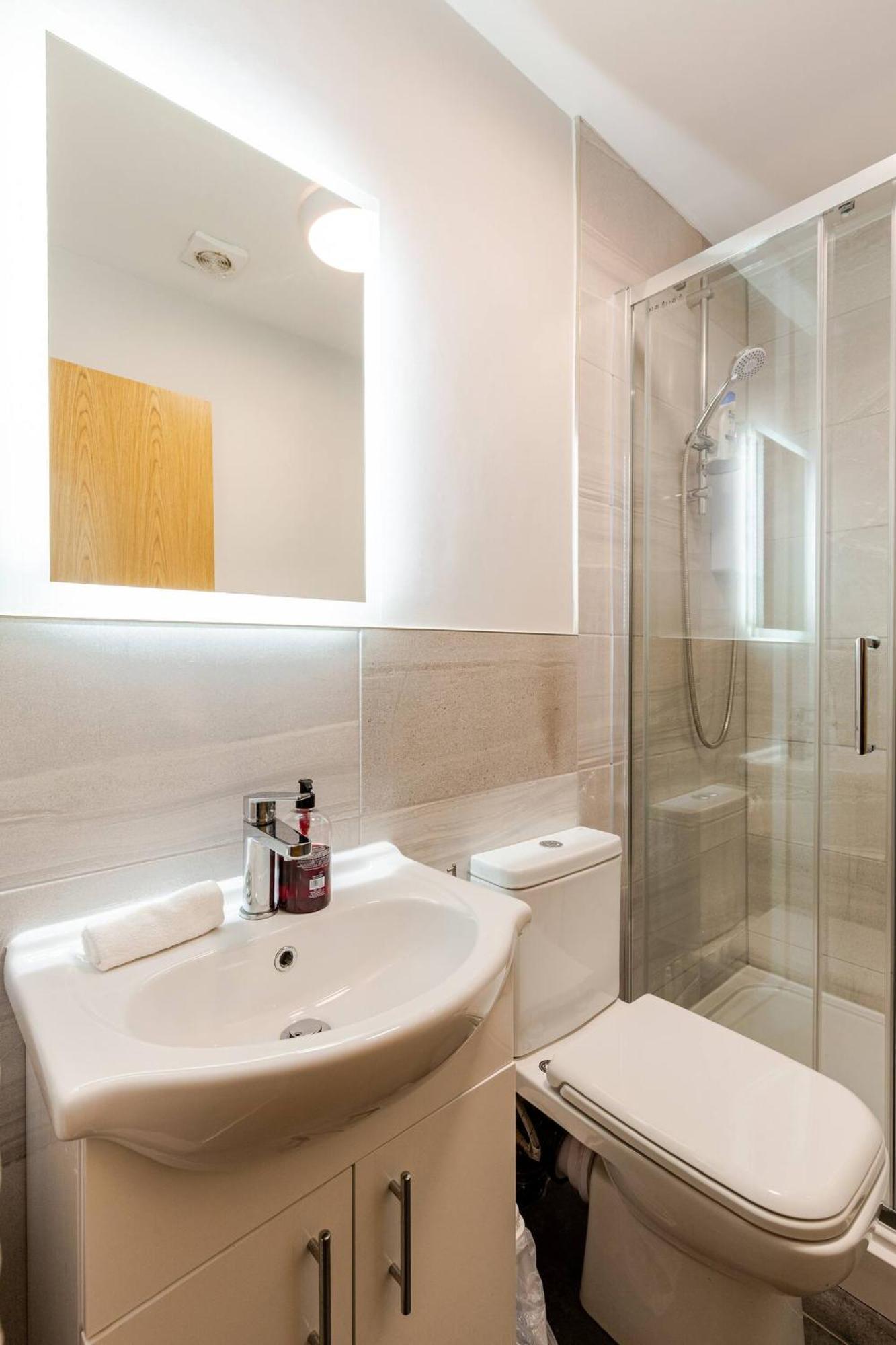 Escape - Modern 1-bed With Sofa Bed, Sleeps 4 - Perfect For Families & Friends Apartment Liverpool