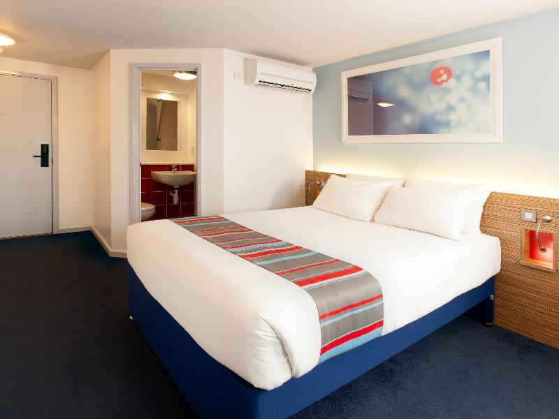 Travelodge Stonedale Park 3*