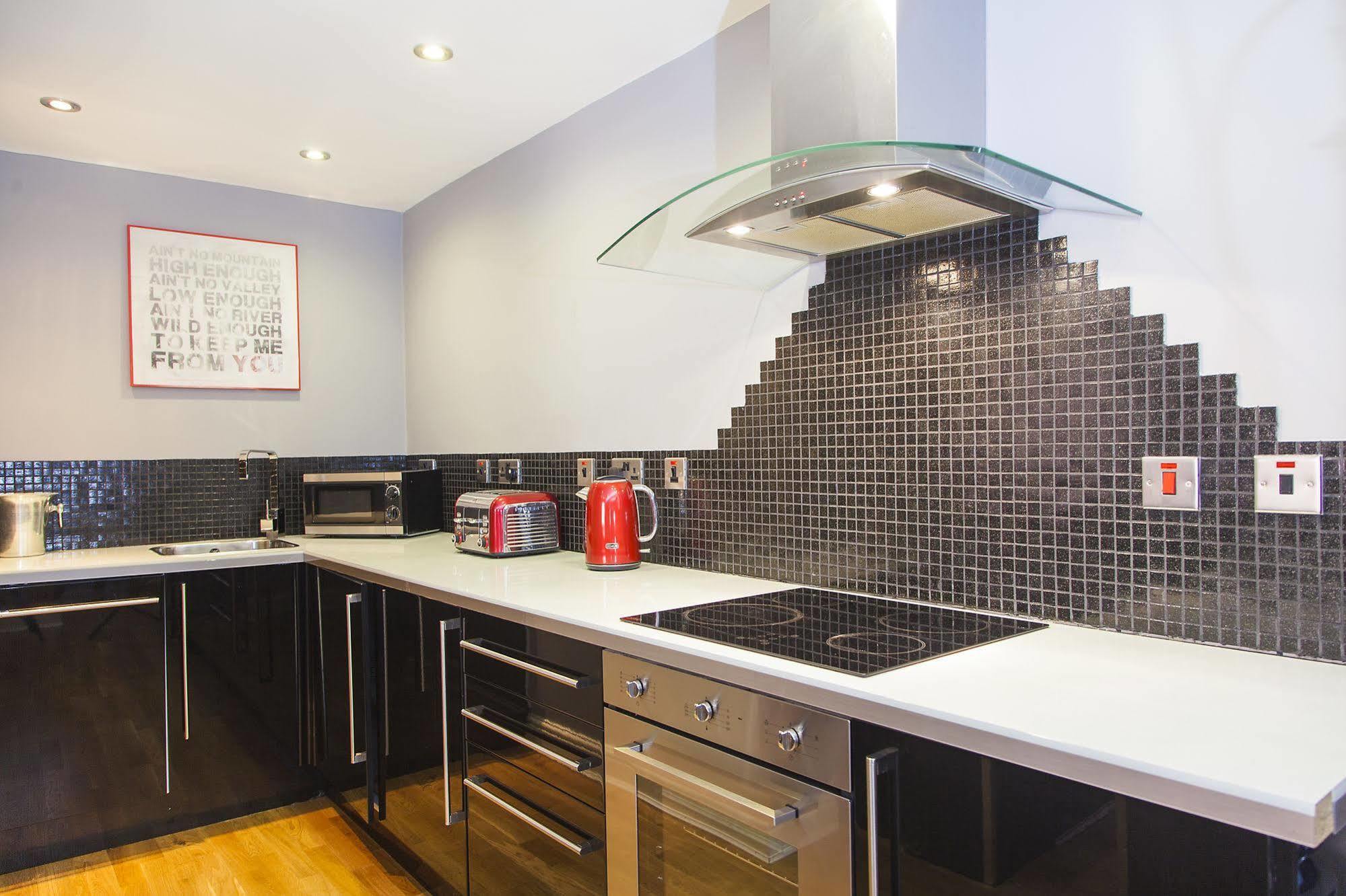 Epic - Campbell Street Apartment 4*
