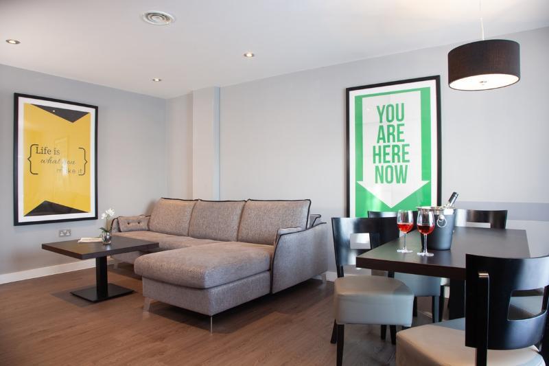 Epic - Campbell Street Apartment 4*
