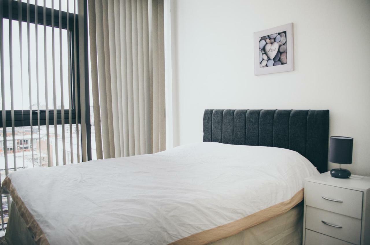 Penthouse In Centre - Free Parking - Balcony - By Happy Days Apartment *