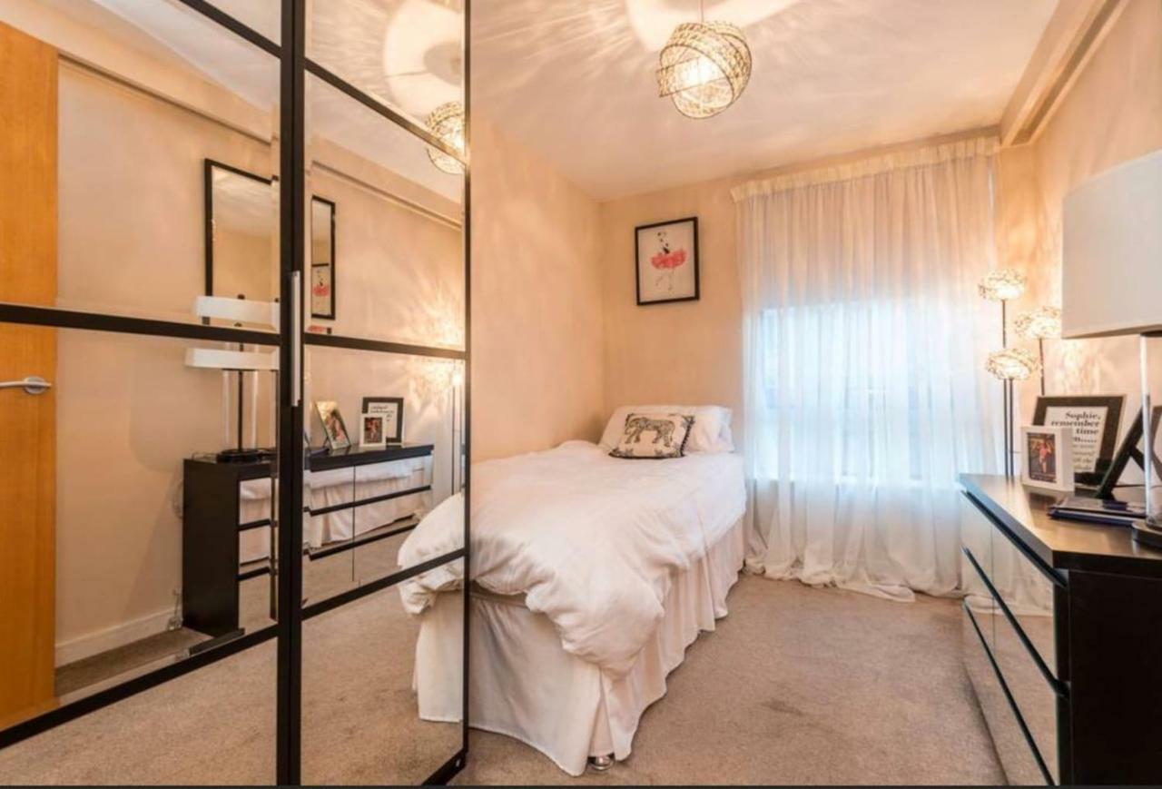 Flat 6, First Floor, Manhattan Place - Centre Apartment *