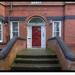 No 9 At Ivanhoe - Large 2 Bed Near Sefton Park And Lark Lane