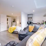 *City Centre* Cosy Studio Apartments