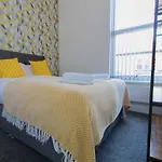 Rufford Road Residence, Entire House With Free Wifi And Free Parking On The Street