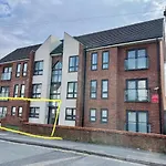 Modern, Quiet, Sleeps 10, Anfield, Tourists, Liverpool