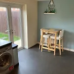 Cheerful Home For Football, Docks And City Centre