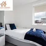 5 Beds - Free Gated Parking - City Centre - By Hinkley Homes Short Lets & Serviced Accommodation