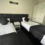 Hosted By Ryan - 3 Bedroom Penthouse Apartment