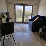 Executive Modern One Bedroom Apartment Close To Liverpool Lime Street Train Station And City Centre