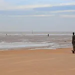 Lovely 2 Bed Full House By The Beach