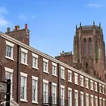 Host & Stay - The Rodney Courtyard