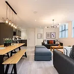 Host & Stay - The Rodney Courtyard