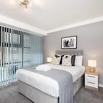 Host Apartments - Central Modern Two Bedroom Apt - Secure Parking!