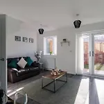 Luxury 3-Bedroom, 2-Bathroom Home Sleeps 7 People