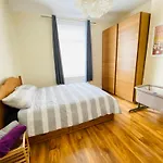 Entire 4 Bedroom House - Ev Point & Free Parking