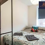 Swan House Apartment 2 - 1 Bed Apartment - Sleeps Up To 4 - Free Parking - Liverpool - Close To City Centre - By All Elite Stays