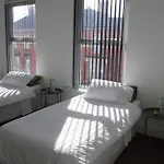 Two Spacious Bedroom Flat - Only 400 Yards From Lfc Stadium