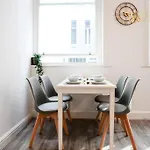 Luxury 2-Bed Haven In Liverpool