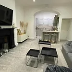 Orange Rentals- Cosy 1-Bed Apartment Near Lark Lane & Sefton Park