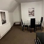 No 5 - Large 1 Bed Near Sefton Park And Lark Lane