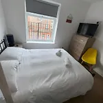 Riverside Relax 1 Bedroom Near Airport And City Centre Pl