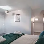 Stunning 2 Bedroom Apartment In Liverpool