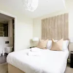 Stunning Waterfront View Apartment By Bold Apartments