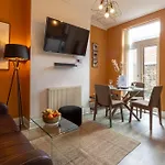 Edge Grove Retreat - Air Host & Stay