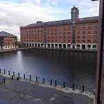 Stunning Liverpool City Location With River View And Parking Space Included