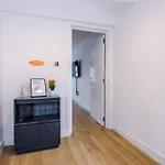 #6 - Vibrant Apartment In City Centre - Sleeps 7 - Exclusive Offers At A-Kapartments