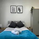Air Host & Stay - Mallow House - 4Br Sleeps 8