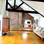 Unique Barn House - Near Lark Lane & Sefton Park